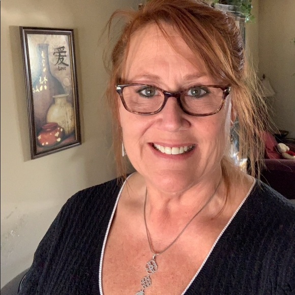 Meet your Posher, Gina - Picture 2 of 2